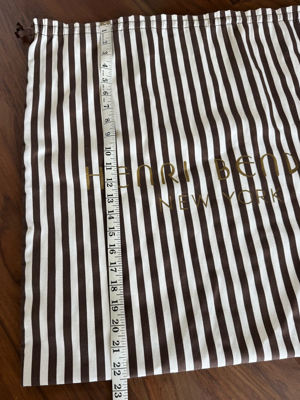 Henri Bendel Brown and White Vertical dust bag, travel bag - Picture 2 of 5